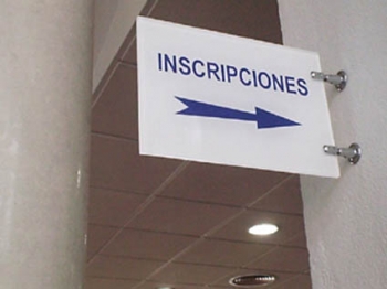 Pictograma metacrifato señalización perpendicular con soportes de acero inox. a medida